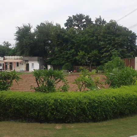 Maharaja Farms Hotell Gurgaon Exteriör bild